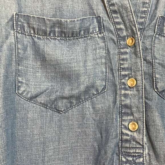 Cloth & Stone | 100% Tencel Blue Denim Hi Lo Rounded Hem 3 Button Top Shirt S - Picture 8 of 17
